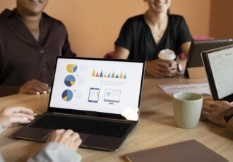 close-up-people-back-office