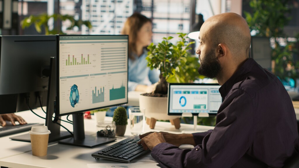 Accounts Receivable and Payment Tracking Dashboard